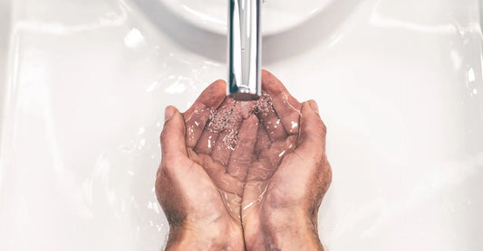 De ce sa ne spalam pe maini? Importanta igienei mainilor cu o substanta antiseptica in mediile sanitare si acasa