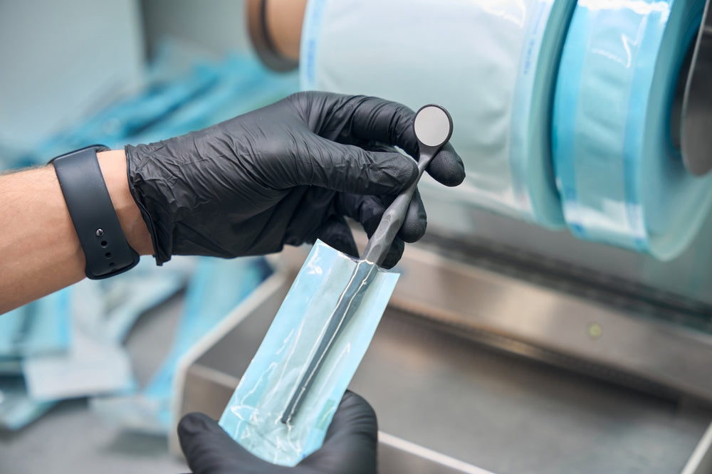 Dezinfectare oglindă dentară: metoda corectă pentru a evita zgârierea și contaminarea