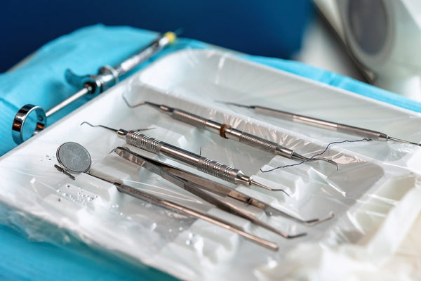 Sterilizare chimică la rece vs. autoclavare: când folosești fiecare metodă