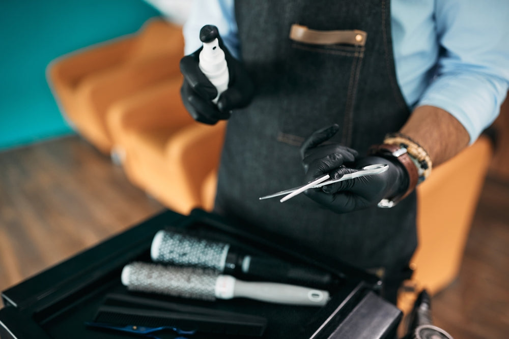 Cum alegi dezinfectanții potriviți pentru barber shop: comparație între alcool și peroxid de hidrogen